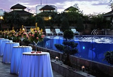 Party Wedding at Swimming Pool